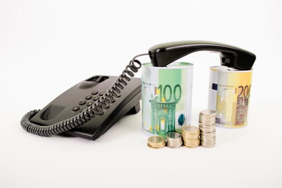 Fast telefon och kontanter